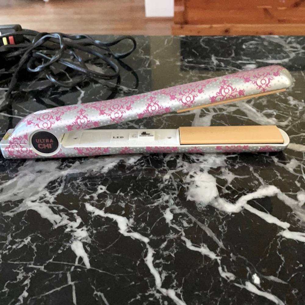 Ultra Chi Flat Iron. LTE full sized